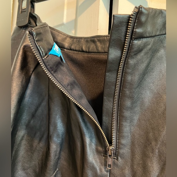 NWT 🖤 FAUX Leather , Lined , Pleated , Mini Skirt with POCKETS! Zipper on Back - Picture 8 of 12